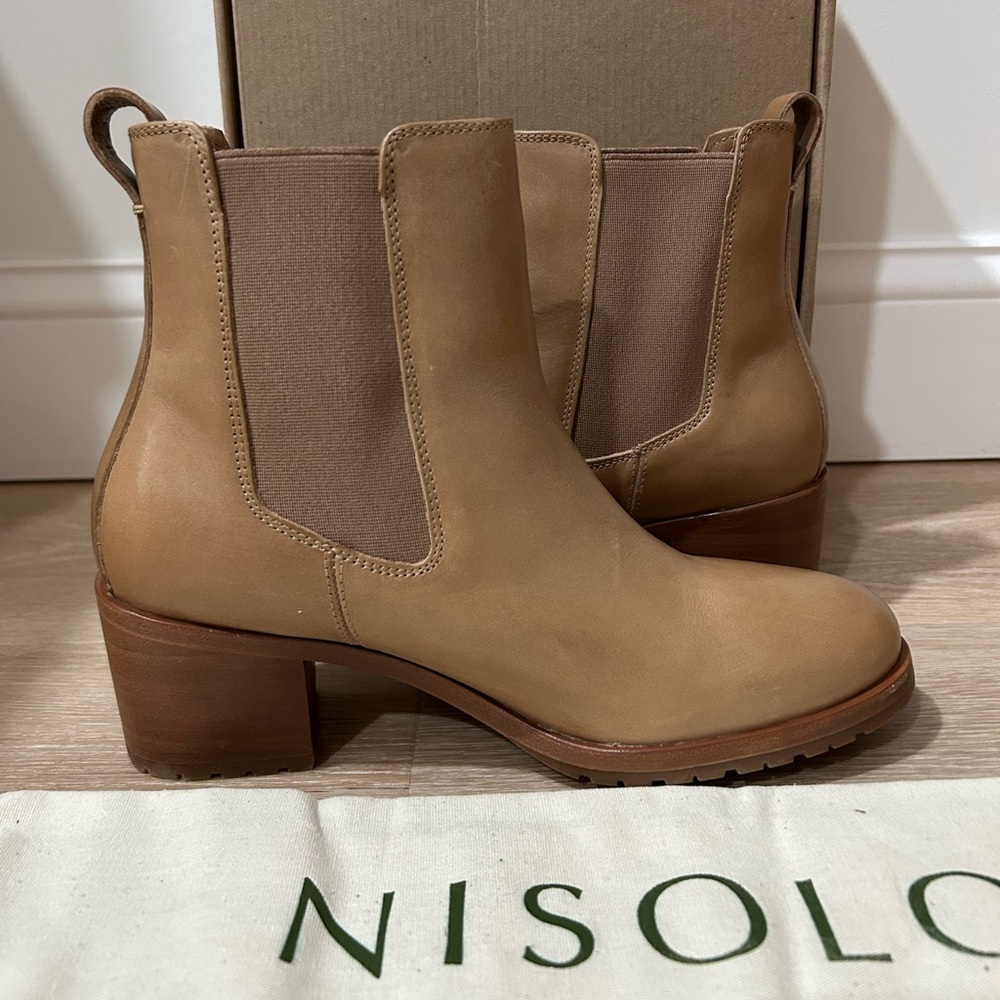 Nisolo Ana Go-To Heeled Chelsea Boot Almond Tan Women's Size 8.5 NIB Western - Picture 3 of 9